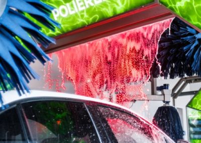 Modernisiertes WASCHWELT-Logo, neue Farben Türkisblau/Grün, Schrift Montserrat und Piktogramme für Waschprogramme und Zusatzleistungen, klare und nachhaltige Markenidentität.