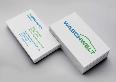 Modernisiertes WASCHWELT-Logo, neue Farben Türkisblau/Grün, Schrift Montserrat und Piktogramme für Waschprogramme und Zusatzleistungen, klare und nachhaltige Markenidentität.